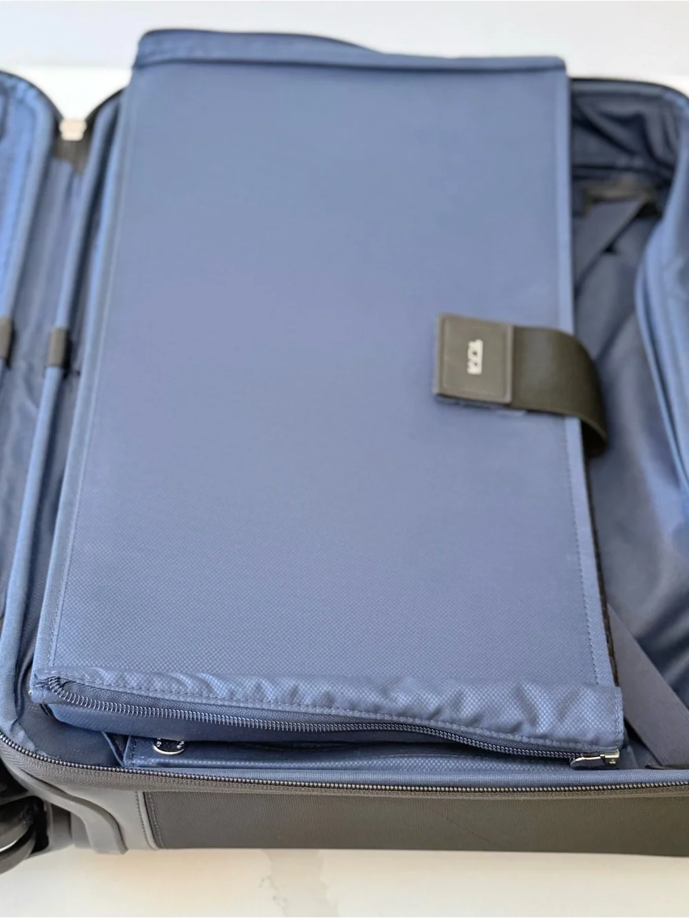 TUMI Arrivé McAllen Mobile Office Carry-On Compact Spinner Briefcase Black EUC